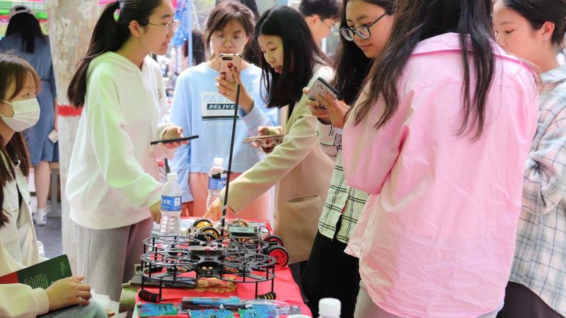 客户评价和案例是衡量一个APP开发服务商口碑的重要依据。可以通过以下途径获取：